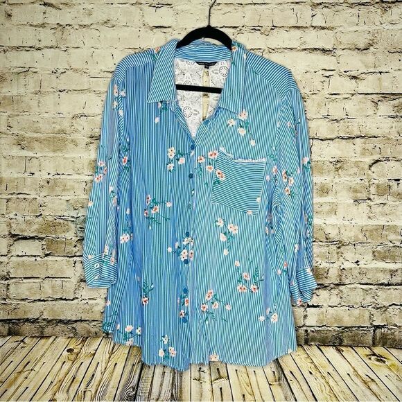 Unique Spectrum Tops - Unique Spectrum Blue Striped and lace back detail plus 3X